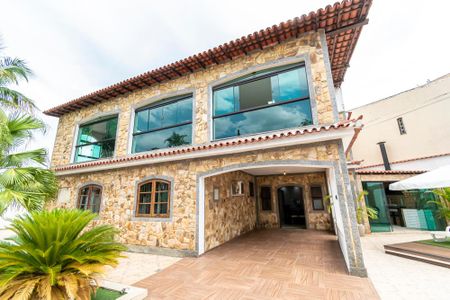 Casa à venda com 360m², 6 quartos e 2 vagasÁrea externa - Fachada interna