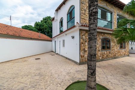Casa à venda com 360m², 6 quartos e 2 vagasÁrea externa - Varanda da frente
