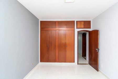 Casa à venda com 360m², 6 quartos e 2 vagas1º andar - Suíte 1 - Armários