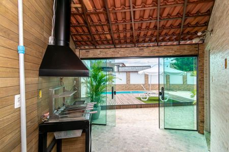 Casa à venda com 360m², 6 quartos e 2 vagasÁrea externa - Espaço gourmet