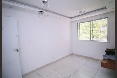Sala de apartamento para alugar com 2 quartos, 45m² em Pavuna, Rio de Janeiro