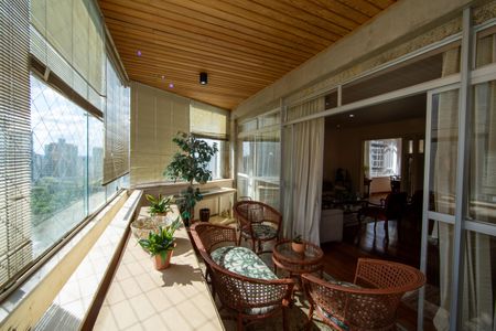 Apartamento à venda com 500m², 4 quartos e 3 vagasVARANDA