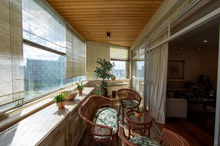 Apartamento à venda com 500m², 4 quartos e 3 vagasVARANDA