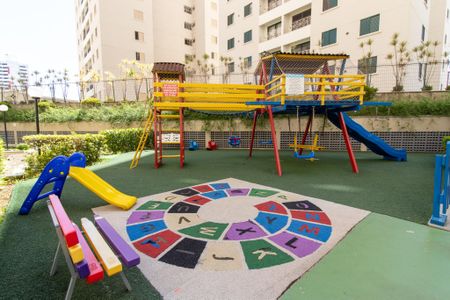 Apartamento à venda com 74m², 3 quartos e 1 vagaÁrea comum - Playground
