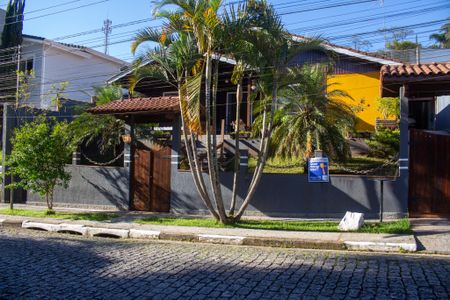 Casa de condomínio para alugar com 267m², 3 quartos e 4 vagas Casa de condomínio para alugar com 267m², 3 quartos e 4 vagasFachada