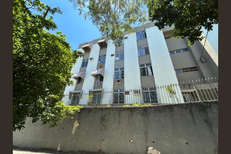 Apartamento à venda com 76m², 2 quartos e 1 vagaFachada + plaquinha