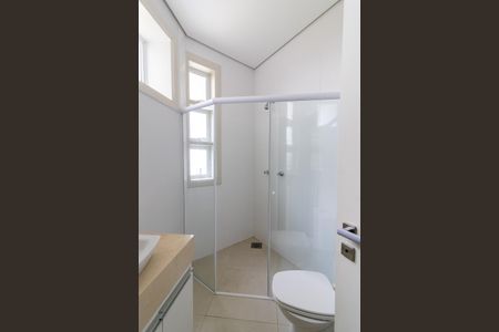 Casa de condomínio para alugar com 750m², 4 quartos e 1 vagaBanheiro da Suíte 2