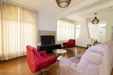 Casa de condomínio para alugar com 750m², 4 quartos e 1 vagaSala