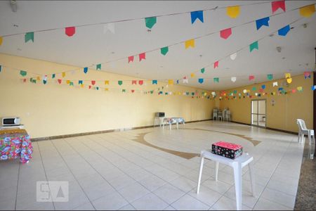 Apartamento à venda com 50m², 2 quartos e 1 vaga Apartamento à venda com 50m², 2 quartos e 1 vagaÁrea comum - Salão de festas