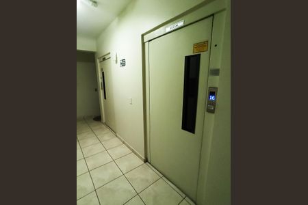 Apartamento à venda com 70m², 3 quartos e 1 vaga Apartamento à venda com 70m², 3 quartos e 1 vagaHall dos Elevadores