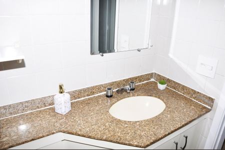 Apartamento à venda com 70m², 3 quartos e 1 vaga Apartamento à venda com 70m², 3 quartos e 1 vagaDetalhe - Banheiro Social