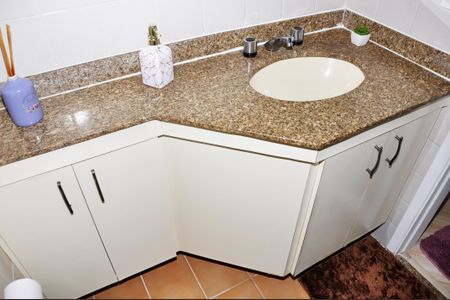 Apartamento à venda com 70m², 3 quartos e 1 vaga Apartamento à venda com 70m², 3 quartos e 1 vagaDetalhe - Banheiro Social