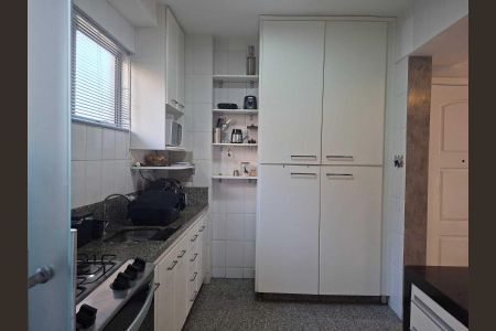 Cozinha de apartamento para alugar com 3 quartos, 100m² em Buritis, Belo Horizonte
