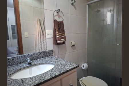 Banheiro de apartamento para alugar com 3 quartos, 100m² em Buritis, Belo Horizonte