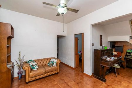 Casa à venda com 182m², 5 quartos e 4 vagas Casa à venda com 182m², 5 quartos e 4 vagasSala