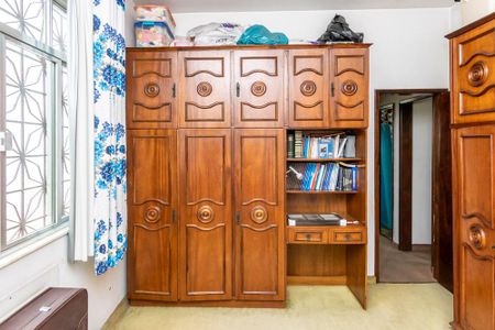 Casa à venda com 182m², 5 quartos e 4 vagas Casa à venda com 182m², 5 quartos e 4 vagasQuarto 1 - Armários