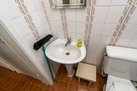 Casa à venda com 182m², 5 quartos e 4 vagas Casa à venda com 182m², 5 quartos e 4 vagasBanheiro da Suíte