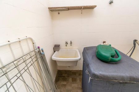 Casa à venda com 182m², 5 quartos e 4 vagas Casa à venda com 182m², 5 quartos e 4 vagasÁrea de Serviço