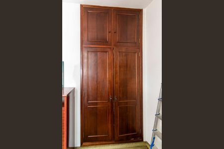 Casa à venda com 182m², 5 quartos e 4 vagas Casa à venda com 182m², 5 quartos e 4 vagasQuarto 3 - Armários