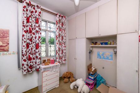 Casa à venda com 182m², 5 quartos e 4 vagas Casa à venda com 182m², 5 quartos e 4 vagasQuarto 2