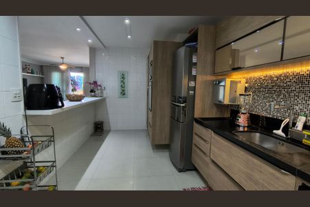 Apartamento à venda com 183m², 3 quartos e 2 vagas Apartamento à venda com 183m², 3 quartos e 2 vagasCozinha e Área de Serviço