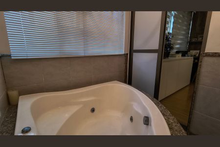 Apartamento à venda com 183m², 3 quartos e 2 vagas Apartamento à venda com 183m², 3 quartos e 2 vagasBanheiro da Suíte