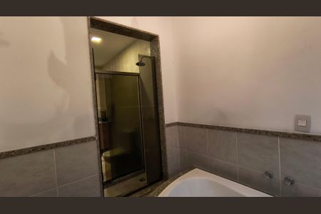 Apartamento à venda com 183m², 3 quartos e 2 vagas Apartamento à venda com 183m², 3 quartos e 2 vagasBanheiro da Suíte