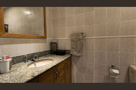 Apartamento à venda com 183m², 3 quartos e 2 vagas Apartamento à venda com 183m², 3 quartos e 2 vagasBanheiro da Suíte