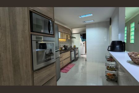 Apartamento à venda com 183m², 3 quartos e 2 vagas Apartamento à venda com 183m², 3 quartos e 2 vagasCozinha e Área de Serviço