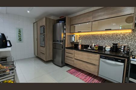 Apartamento à venda com 183m², 3 quartos e 2 vagas Apartamento à venda com 183m², 3 quartos e 2 vagasCozinha e Área de Serviço
