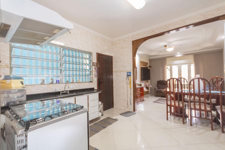 Casa à venda com 291m², 2 quartos e 4 vagas Casa à venda com 291m², 2 quartos e 4 vagasCozinha