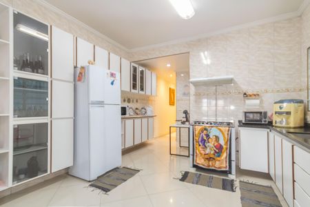 Casa à venda com 291m², 2 quartos e 4 vagas Casa à venda com 291m², 2 quartos e 4 vagasCozinha