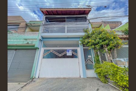 Casa à venda com 291m², 2 quartos e 4 vagas Casa à venda com 291m², 2 quartos e 4 vagasFachada