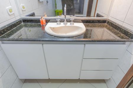 Casa à venda com 291m², 2 quartos e 4 vagas Casa à venda com 291m², 2 quartos e 4 vagasBanheiro da Suíte