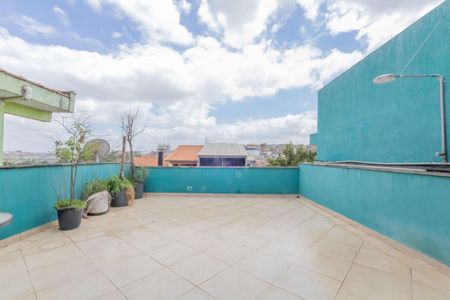Casa à venda com 291m², 2 quartos e 4 vagas Casa à venda com 291m², 2 quartos e 4 vagasTerraço