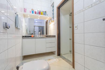 Casa à venda com 291m², 2 quartos e 4 vagas Casa à venda com 291m², 2 quartos e 4 vagasBanheiro da Suíte