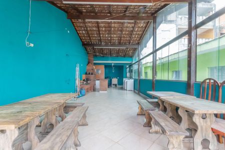 Casa à venda com 291m², 2 quartos e 4 vagas Casa à venda com 291m², 2 quartos e 4 vagasTerraço