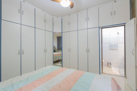 Casa à venda com 291m², 2 quartos e 4 vagas Casa à venda com 291m², 2 quartos e 4 vagasSuíte