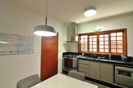 Casa à venda com 300m², 5 quartos e 5 vagasCozinha