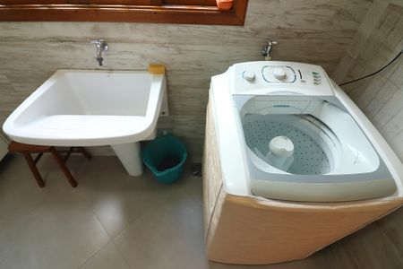 Casa à venda com 300m², 5 quartos e 5 vagasÁrea de Serviço