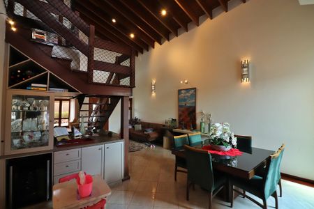 Casa à venda com 300m², 5 quartos e 5 vagasSala 