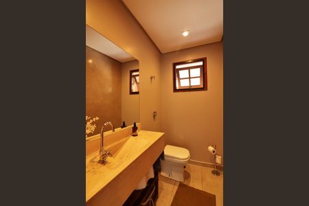 Casa à venda com 300m², 5 quartos e 5 vagasLavabo 