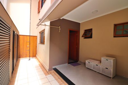 Casa à venda com 300m², 5 quartos e 5 vagasCorredor 