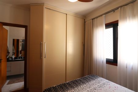 Casa à venda com 300m², 5 quartos e 5 vagasSuíte 2