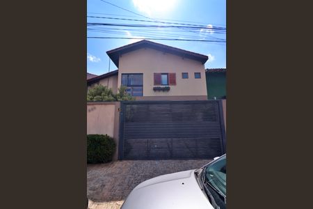 Casa à venda com 300m², 5 quartos e 5 vagasFachada