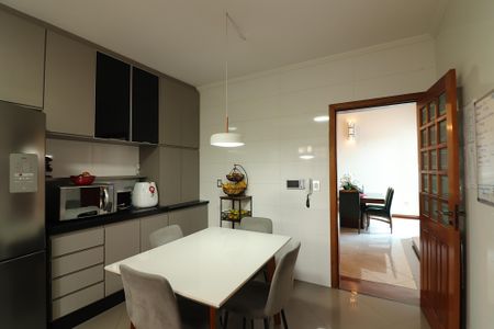 Casa à venda com 300m², 5 quartos e 5 vagasCozinha