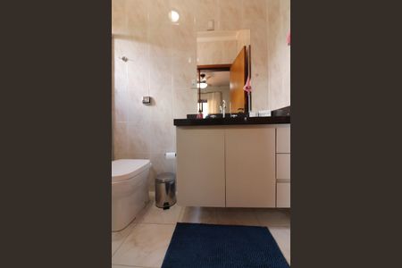 Casa à venda com 300m², 5 quartos e 5 vagasSuíte 3 Banheiro 