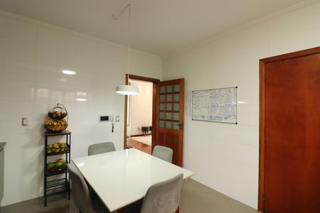 Casa à venda com 300m², 5 quartos e 5 vagasCozinha