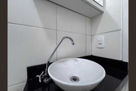 Apartamento à venda com 43m², 2 quartos e 1 vaga Apartamento à venda com 43m², 2 quartos e 1 vagaBanheiro Social