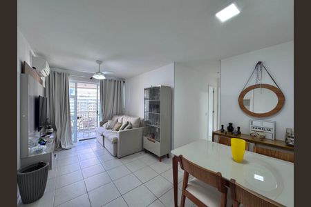 Sala de apartamento à venda com 2 quartos, 70m² em Barra da Tijuca, Rio de Janeiro